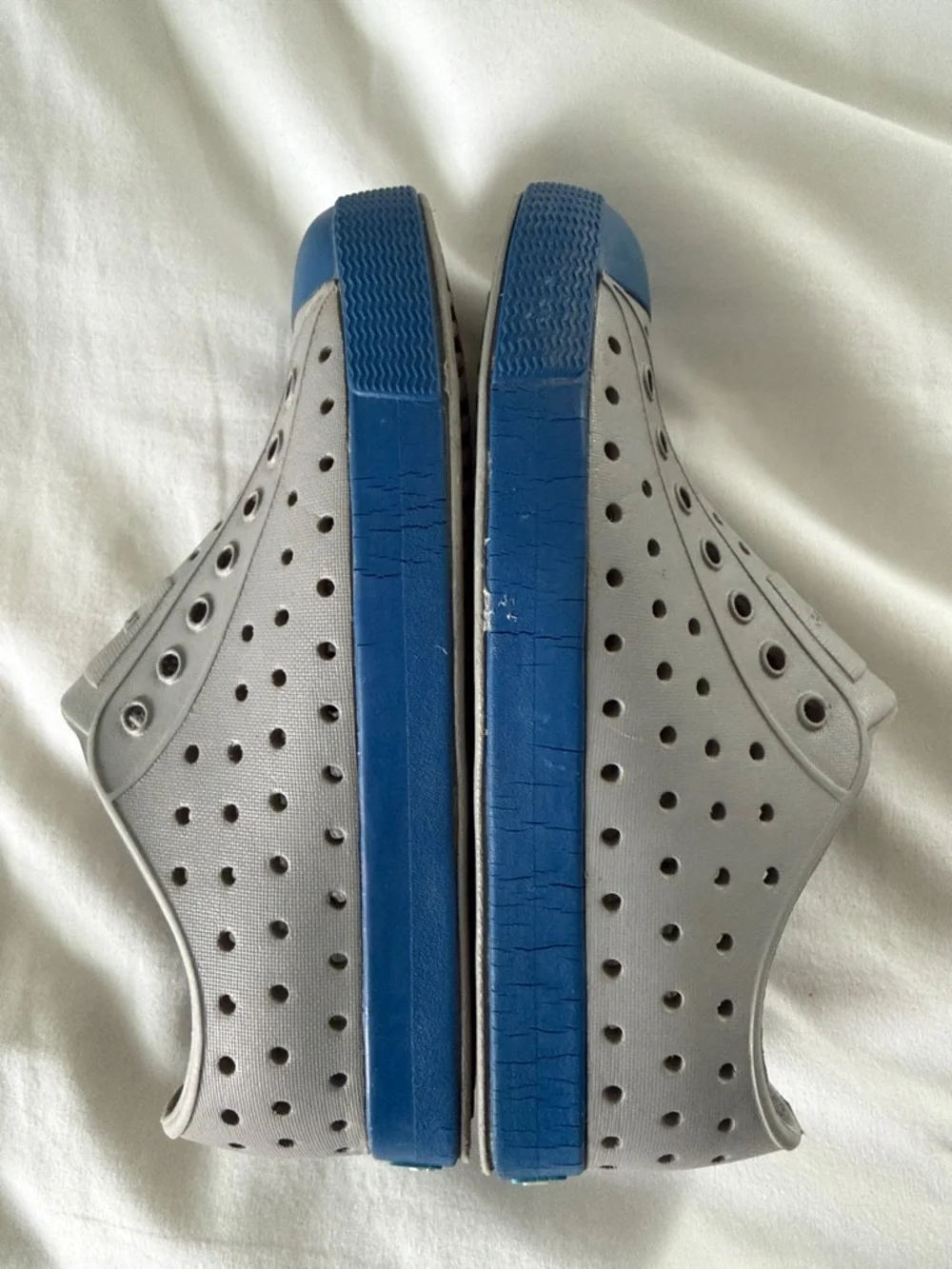 Native Kids Jefferson Slip-On Shoe in Gray with Blue Size J1 - Picture 8 of 10